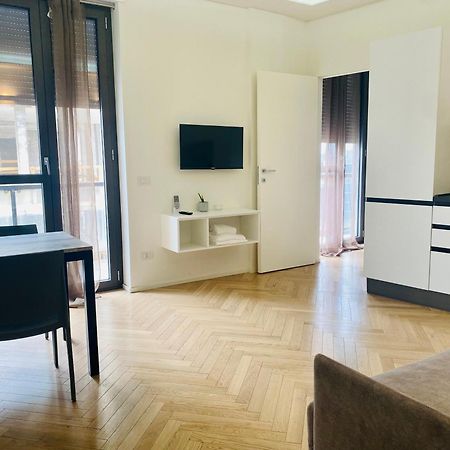 Sky View -Porta Nuova- Appartamento 2 Con Balcone ميلان المظهر الخارجي الصورة